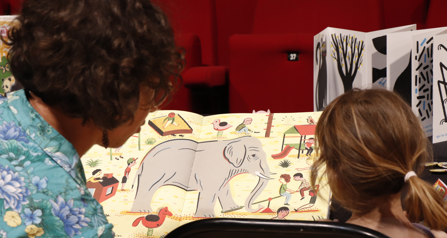 Lecture pendant le lancement du festival Livres à vous