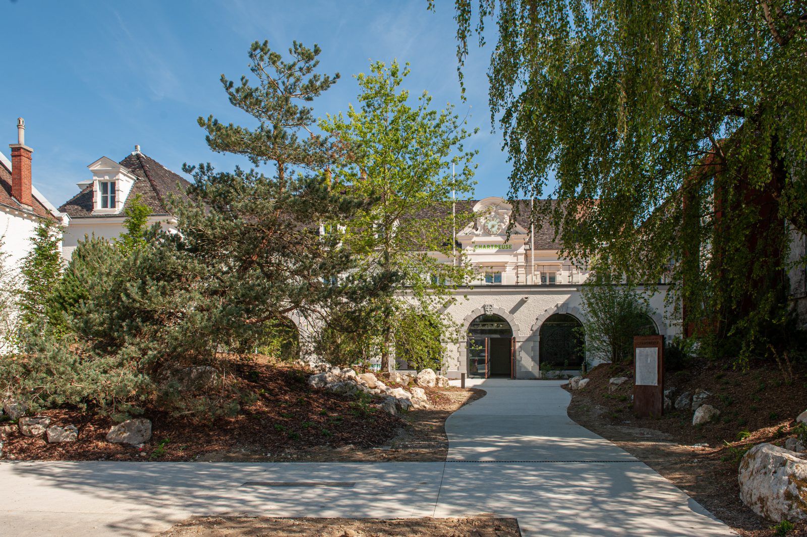L'entrée des Caves de la Chartreuse