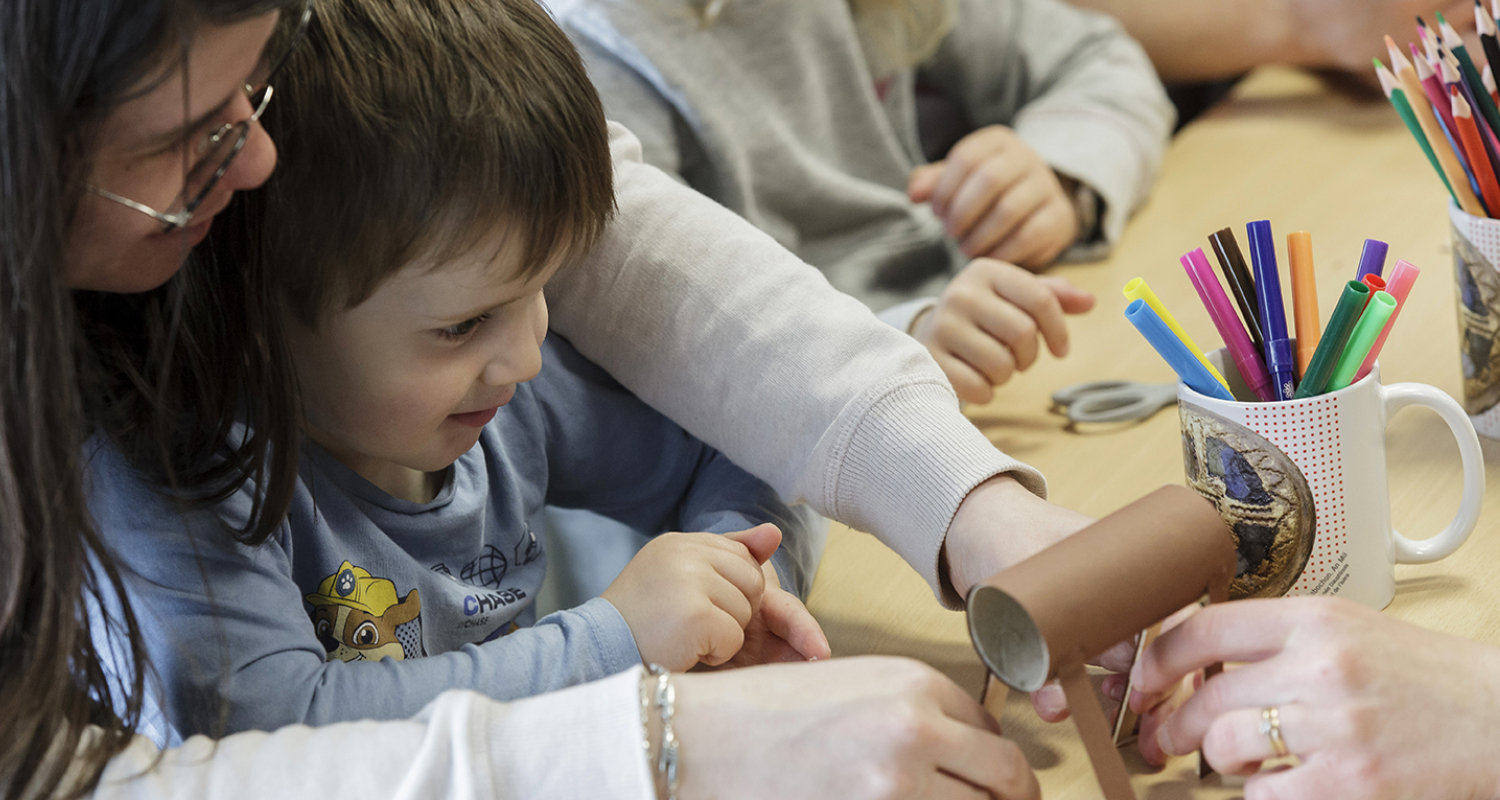 Enfant participant à un atelier créatif au MALP