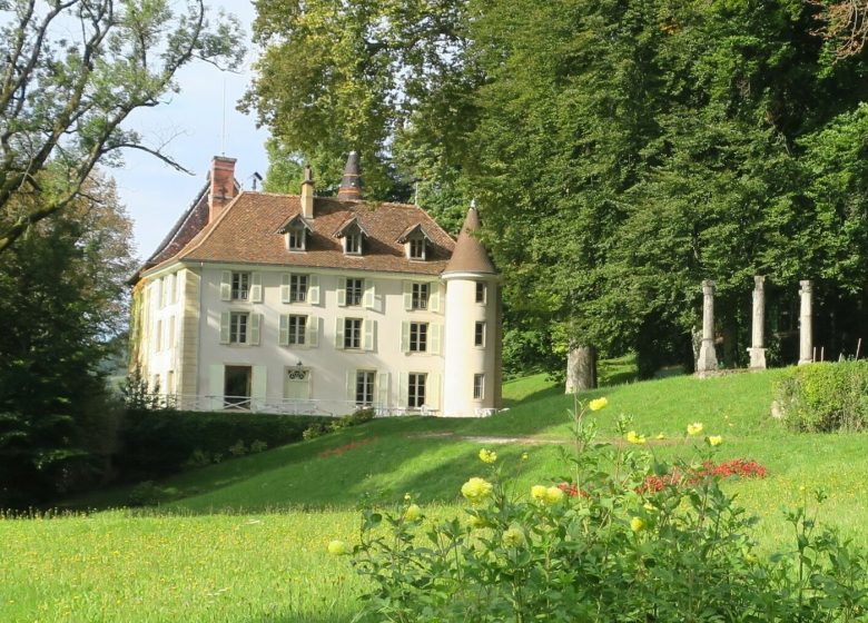 Découvrez Saint Geoire en Valdaine et ses sept châteaux lors d’une balade en petit train