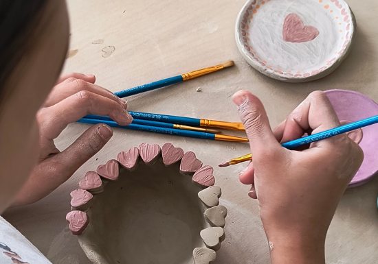 Atelier poterie enfant : Je crée et décore une soucoupe et un pot
