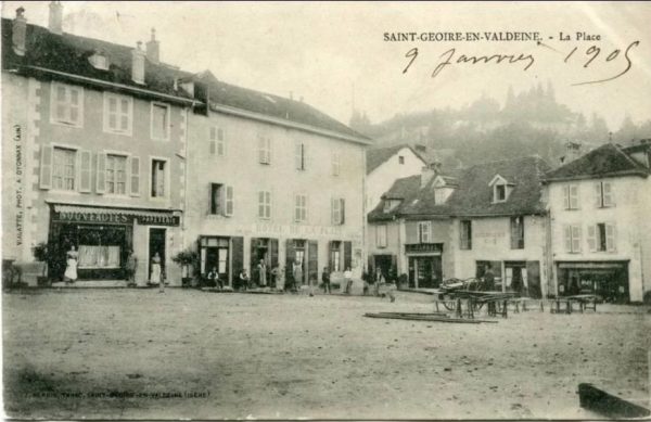 Exposition de photographies anciennes à la mairie – Château de Moncla
